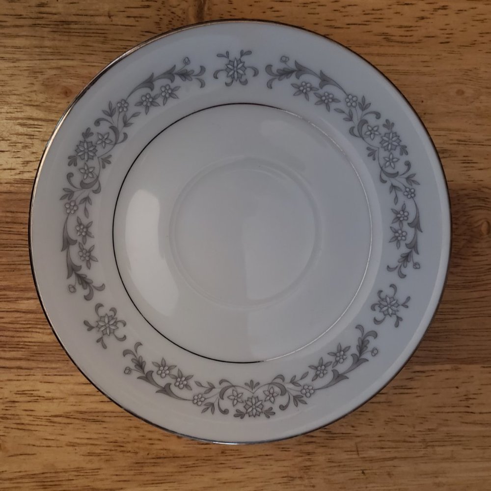 Imperial China Dalton #334 WINDOR single saucer